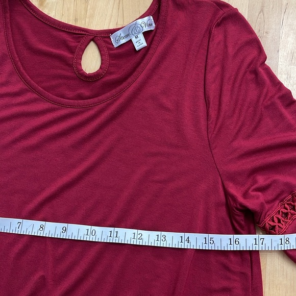 STEM & VINE CROCHET BELL SLEEVE TUNIC TOP Maroon Sz M FRINGE SHARK-MOUTH HEM - Picture 6 of 9